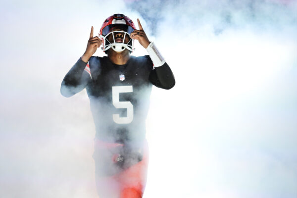 Jameis Winston’s Intentional Grounding No-Call: Did the Referees called the play right ?