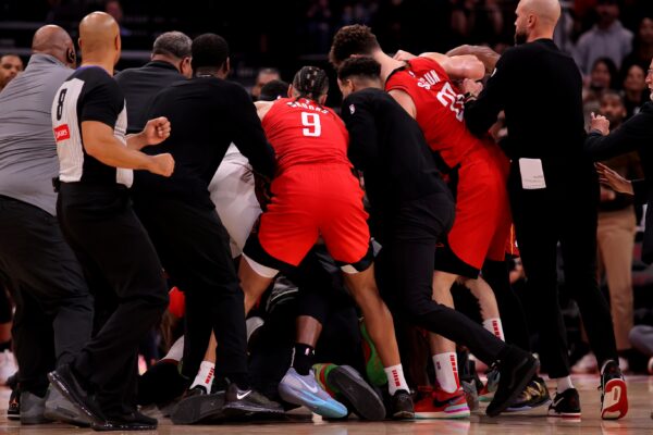 WATCH: Tyler Herro and Amen Thompson get into WILD altercation as four Houston, Miami players face ejection