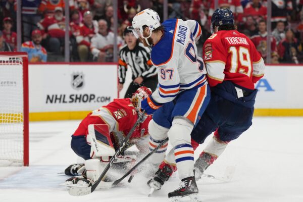 Evander Kane Undergoes Knee Surgery, Questionable for Regular Season Return