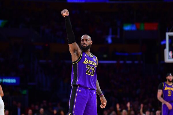 Will LeBron James play tonight against Rockets? Latest injury update on Lakers’ superstar
