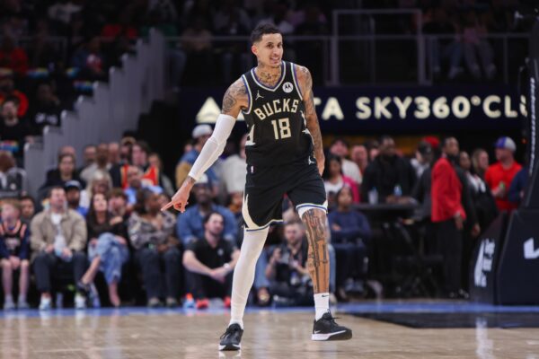 How many points did Kyle Kuzma score on his debut with Bucks? Full Stats vs Hawks