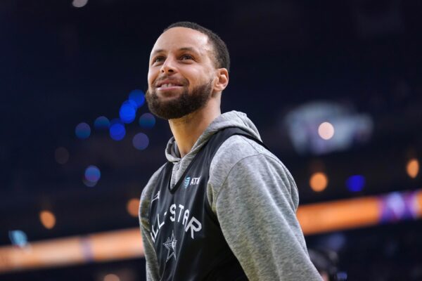 WATCH: Stephen Curry pulls off stunning no-look one-handed half-court shot during NBA All-Star Game practice
