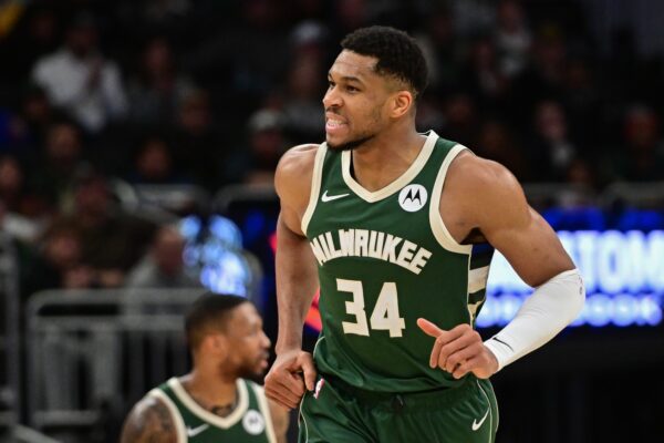 Giannis Antetokounmpo reaches a special milestone during Bucks’ blowout win over Mavericks