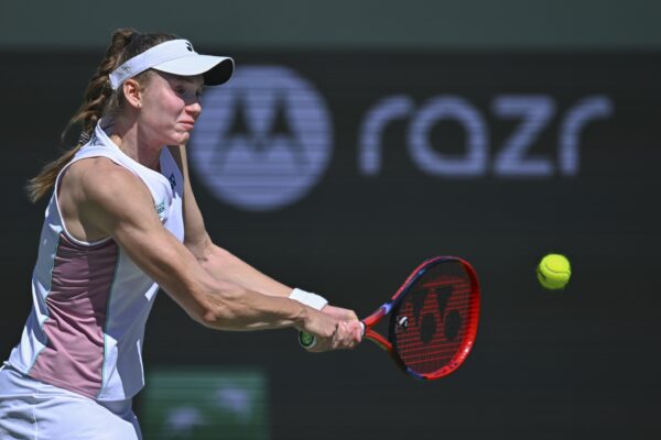 Rybakina (KAZ) hits a ball against Katie Boulter (GBR) at Indian Well Tennis Garden.