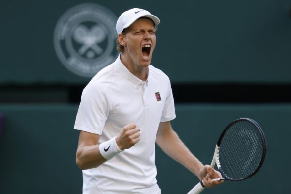 Wimbledon 2025 Day 8 Highlights – Jannik Sinner Advances As Grigor Dimitrov Retires, Iga Swiatek Seals QF Berth, Novak Djokovic & Ben Shelton Survive Early Scare Enroute QF!