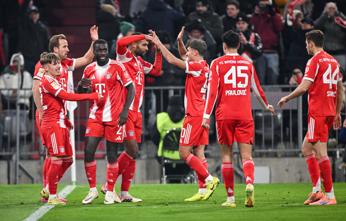 Bundesliga Season 2025 2026 11 Matchday FC Bayern Muenchen SC Freiburg 22 11 2025 TEAM CELEBRATION FC Bayern Muenchen Lennart Karl, Harry Kane, Dayot Upamecano, Jonathan Tah, Tom Bischof, Aleksandar Pavlovic and Josip Stanisic from left to right.