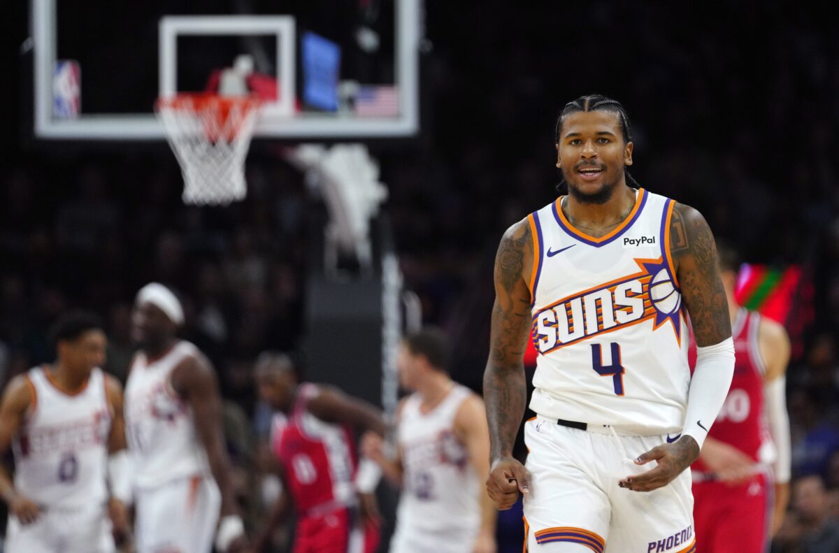 Suns guard Jalen Green (4) celebrates a three pointer against the Clippers during a game at the Mortgage Matchup Center on Nov. 6, 2025.