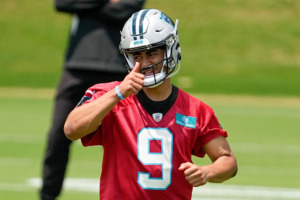 Bryce Young pré-saison NFL