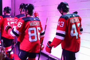 Luke et Jack Hughes