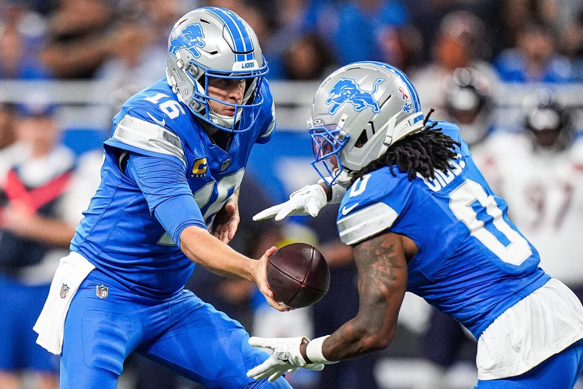 Jared Goff 300 yards, Jahmyr Gibbs touchdowns, Detroit Lions records.