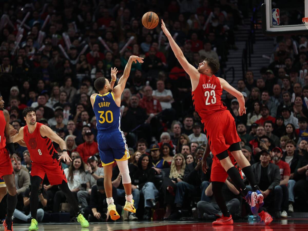 LeBron James Stephen Curry Paul George NBA Lakers