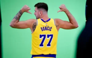 Luka Doncic durante la pesatura ufficiale