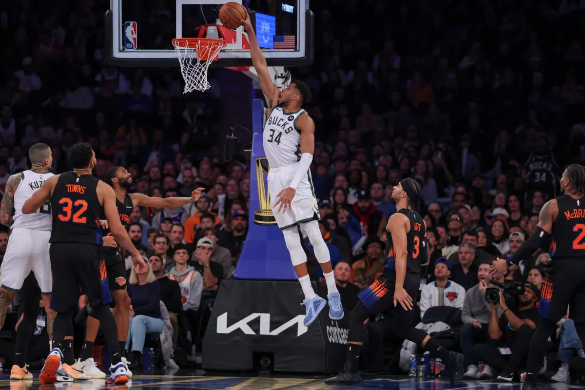 Antetokounmpo schiaccia durante Bucks-Knicks