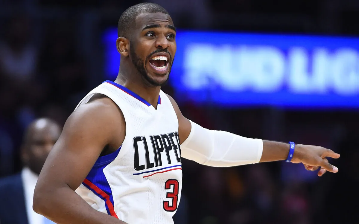 Chris Paul in maglia Clippers durante una gara