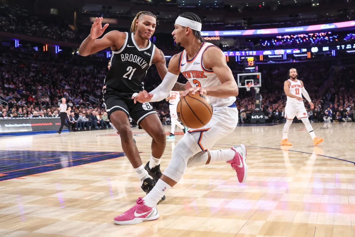 Clowney difende su Josh Hart durante Knicks-Nets