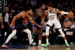 Towns e Anounoby difendono su Antetokounmpo