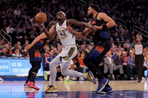Siakam va a canestro durante Knicks-Pacers