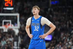 Cooper Flagg durante una partita dei Mavs