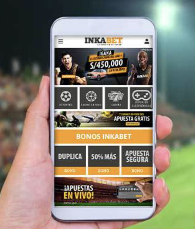 Mano tomando un. movil donde se ve la app de Inkabet