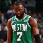 Jalyen Brown tem 21 pontos no jogo 5 contra o Heat