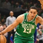 Brogdon tem lesão no braço direito.
