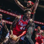 Paul Reed renova com os 76ers