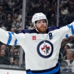 Adam Lowry é o novo capitão do Winnipeg Jets.