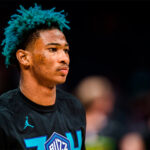Dois dias depois de pedir troca, Kai Jones é dispensado pelo Charlotte Hornets