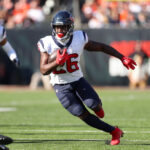 CINCINNATI, OH - NOVEMBER 12: Houston Texans running back Devin Singletary (26) carries the ball during the game against the Houston Texans and the Cincinnati Bengals on November 12, 2023, at Paycor Stadium in Cincinnati, OH
