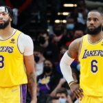Lakers cortam LeBron e Davis para partida contra os Celtics.