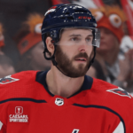 Joel Edmundson vai para os Maple Leafs em troca com os Capitals.