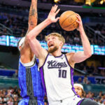 Kings derrotam Magic e continuam na briga por classificação direta aos playoffs