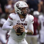 Spencer Rattler em ação pelo South Carolina Gamecocks no college.