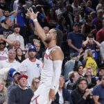 Brunson anota 41 pontos, Knicks vencem e eliminam 76ers na NBA