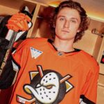 Anaheim Ducks apresentam novo uniforme para a temporada