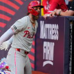 Bryce Harper lidera Phillies em vitória contra Mets na London Series