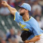 Em duelo de líderes, Brewers vencem e varrem Guardians