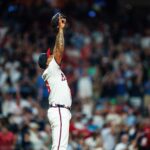 Raisel Iglesias comemora vitória dos Braves sobre os Phillies