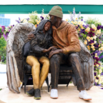 Estátua Kobe e Gigi