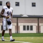 Yannick Ngakoue retorna ao Baltimore Ravens
