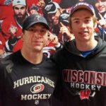 Skyler Brind'Amour estreia na NHL sob o comando de seu pai.