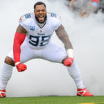 Jeffery Simmons, jogador do Tennessee Titans, retorna de lesão.