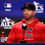 Stephen Vogt treinador do Cleveland Guardians em coletiva durante a ALCS