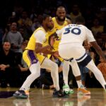 Lakers vencem Timberwolves com LeBron e Bronny em quadra