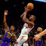 Suns contam com ótima atuação de Booker e Durant para encerrar invencibilidade dos Lakers na temporada.