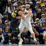 Nov 12, 2024; San Francisco, California, USA; Golden State Warriors guard Stephen Curry (30) is defended by Dallas Mavericks guard Klay Thompson (31) in the second quarter at the Chase Center. Mandatory Credit: Cary Edmondson-Imagn Images
