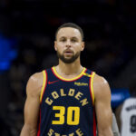 Stephen Curry não joga contra o thunder com dores no joelho