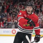 Blackhawks marcam na prorrogação e vencem Wild em Chicago