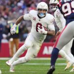 Arizona Cardinals running back James Conner (6) runs with the ball against the New England Patriots at State Farm Stadium on Dec. 15, 2024.