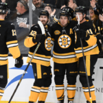 Em dia histórico, Bruins derrotam Canadiens no TD Garden